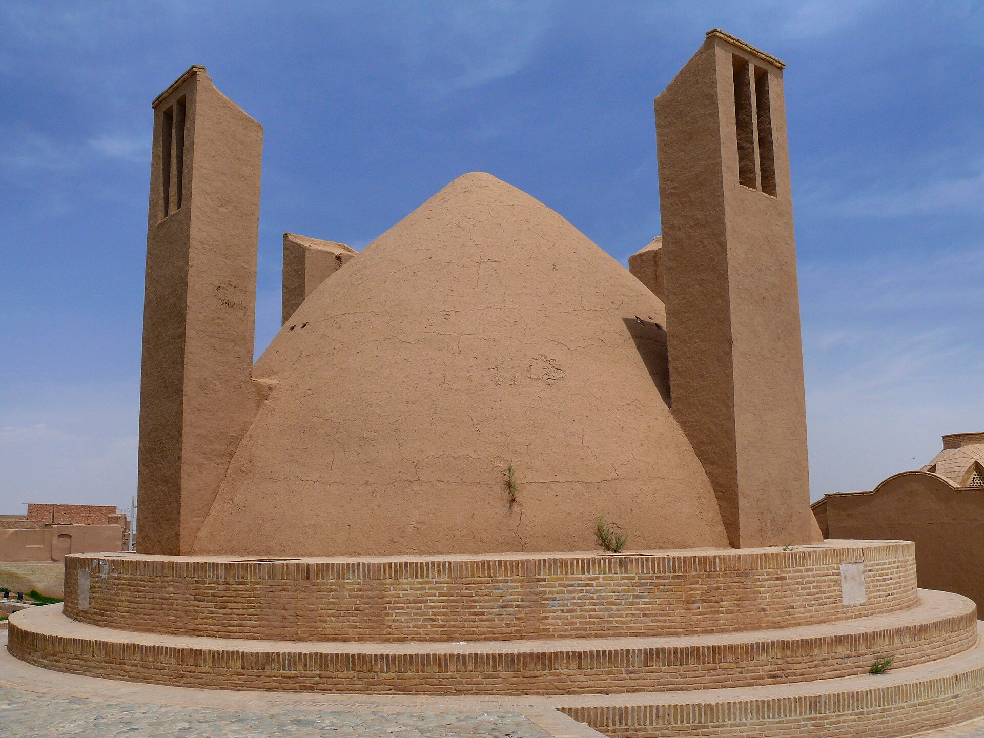 Meybod Ab anbar badgir.jpg