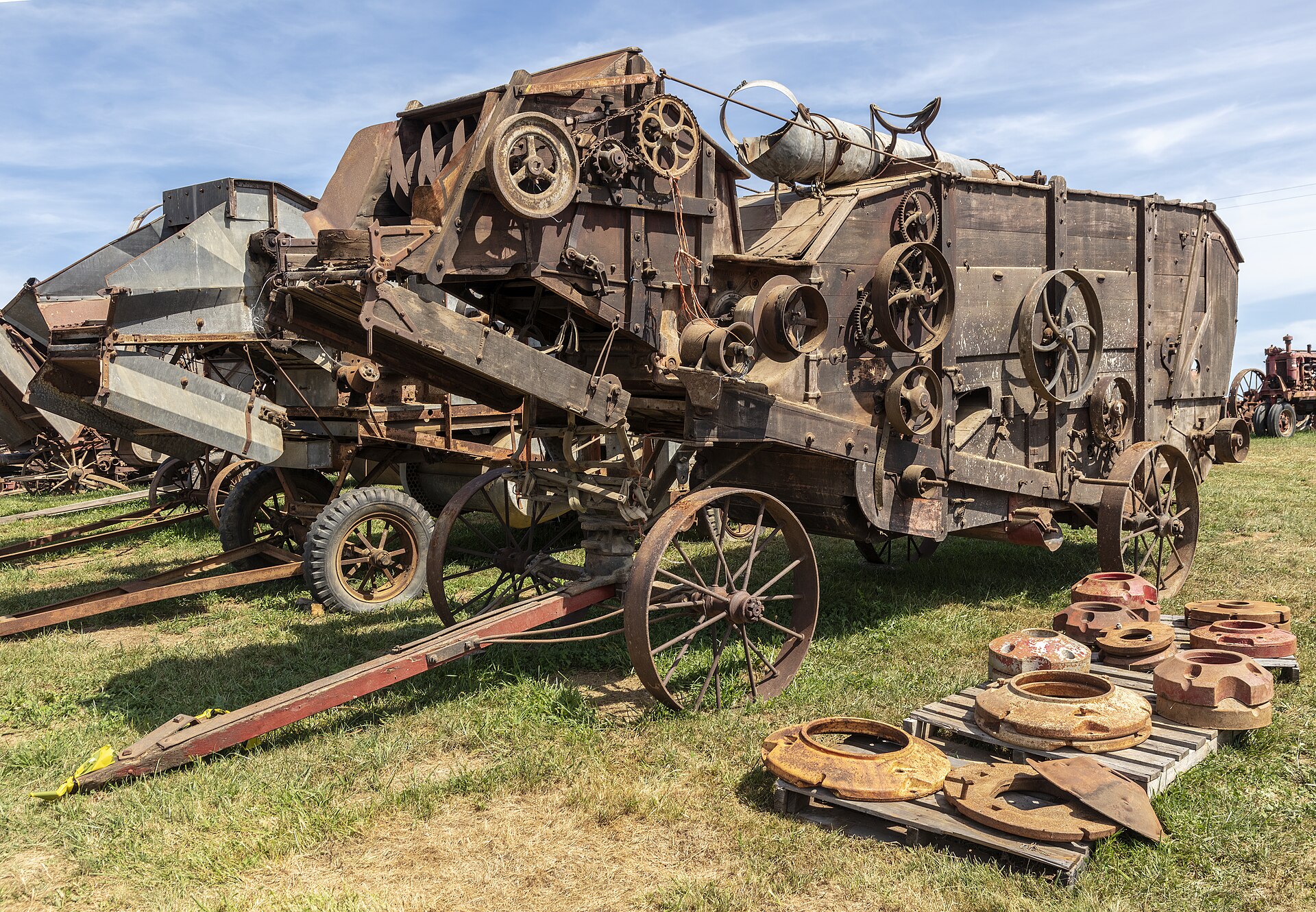 Threshing machine VA1.jpg